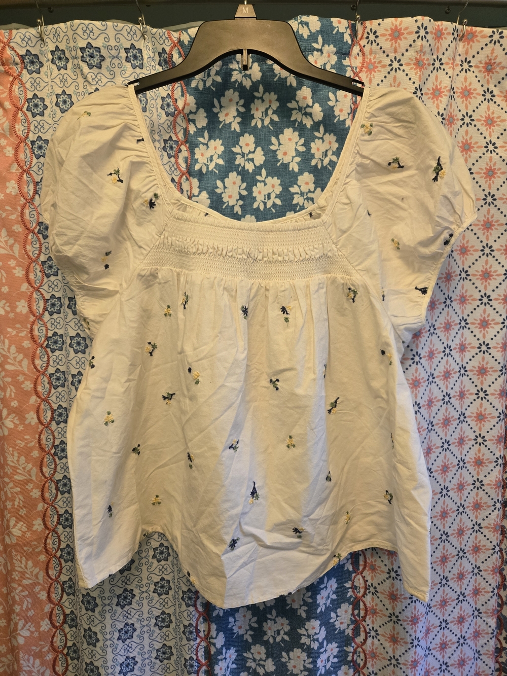 Universal Thread White Puff-Sleeve Smocked Floral Embroidered Top